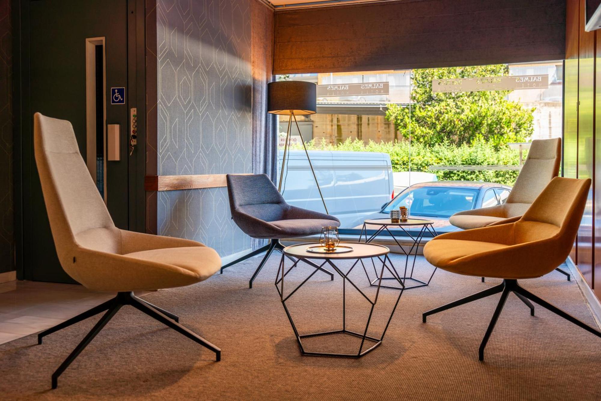 Hotel J. Balmes Vic Dış mekan fotoğraf