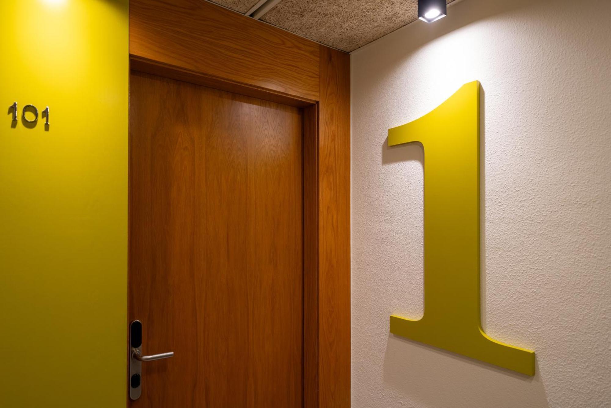 Hotel J. Balmes Vic Dış mekan fotoğraf