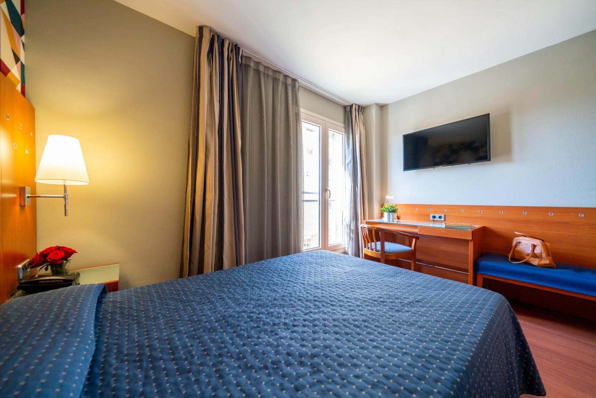 Hotel J. Balmes Vic Dış mekan fotoğraf