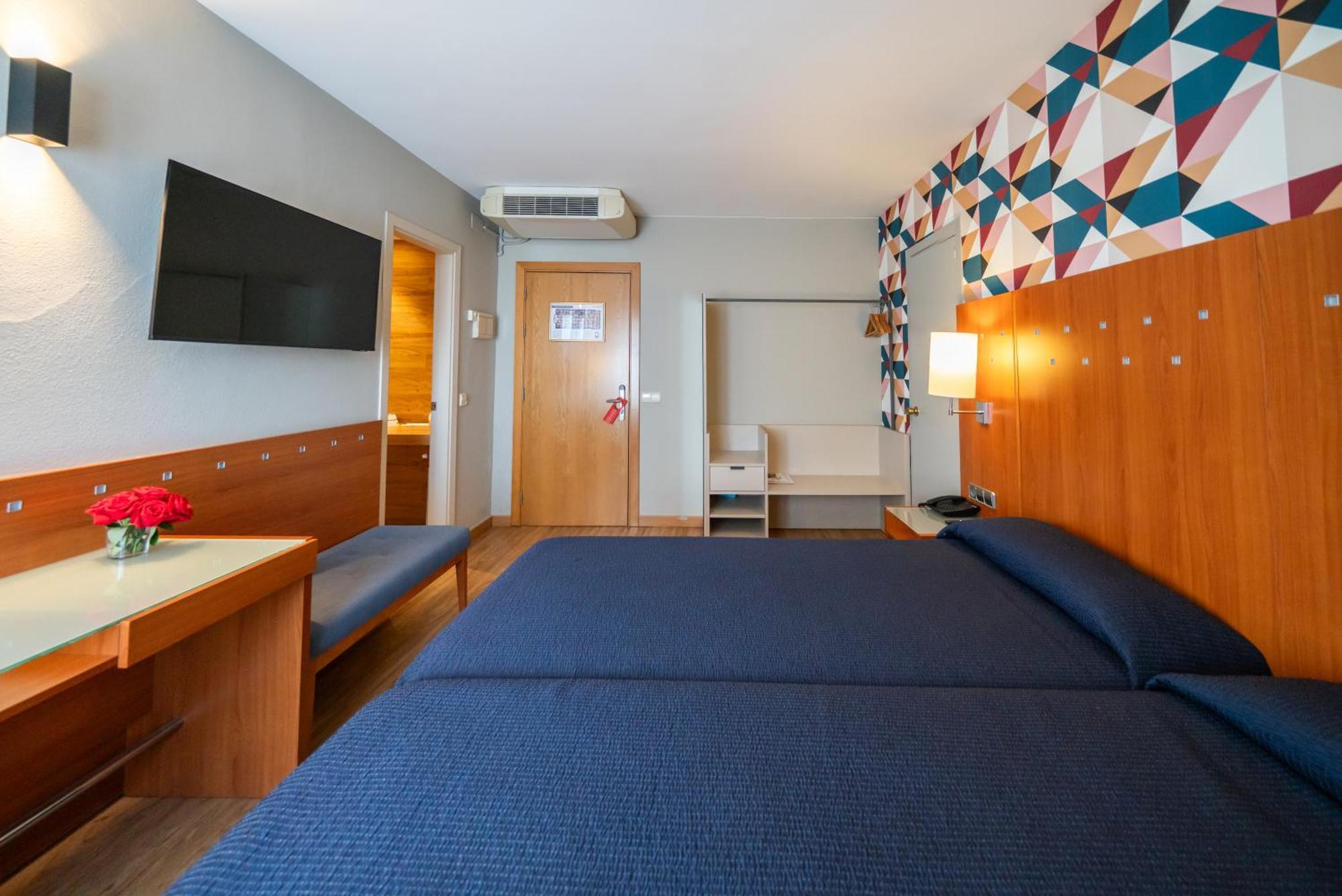 Hotel J. Balmes Vic Dış mekan fotoğraf