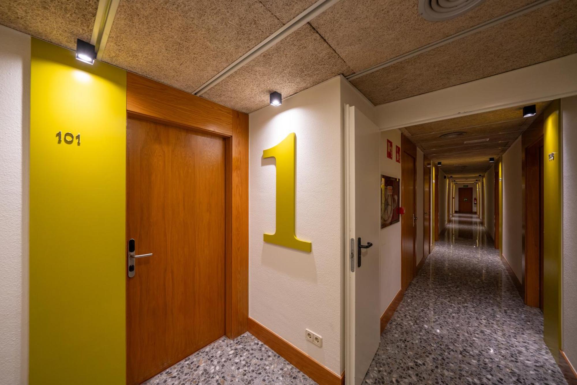 Hotel J. Balmes Vic Dış mekan fotoğraf