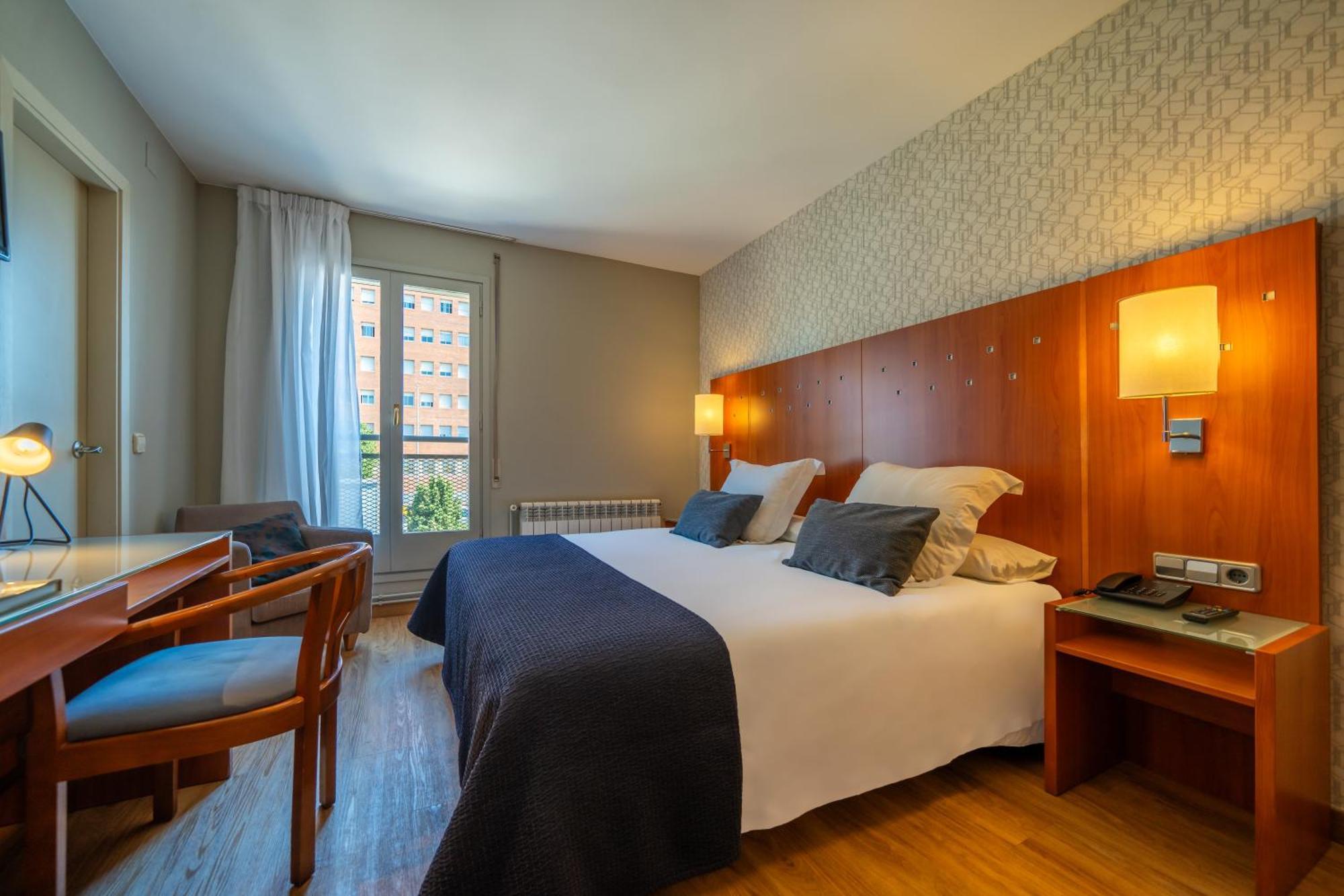 Hotel J. Balmes Vic Dış mekan fotoğraf