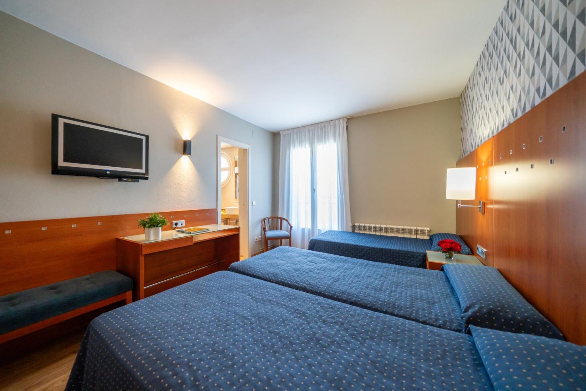 Hotel J. Balmes Vic Dış mekan fotoğraf