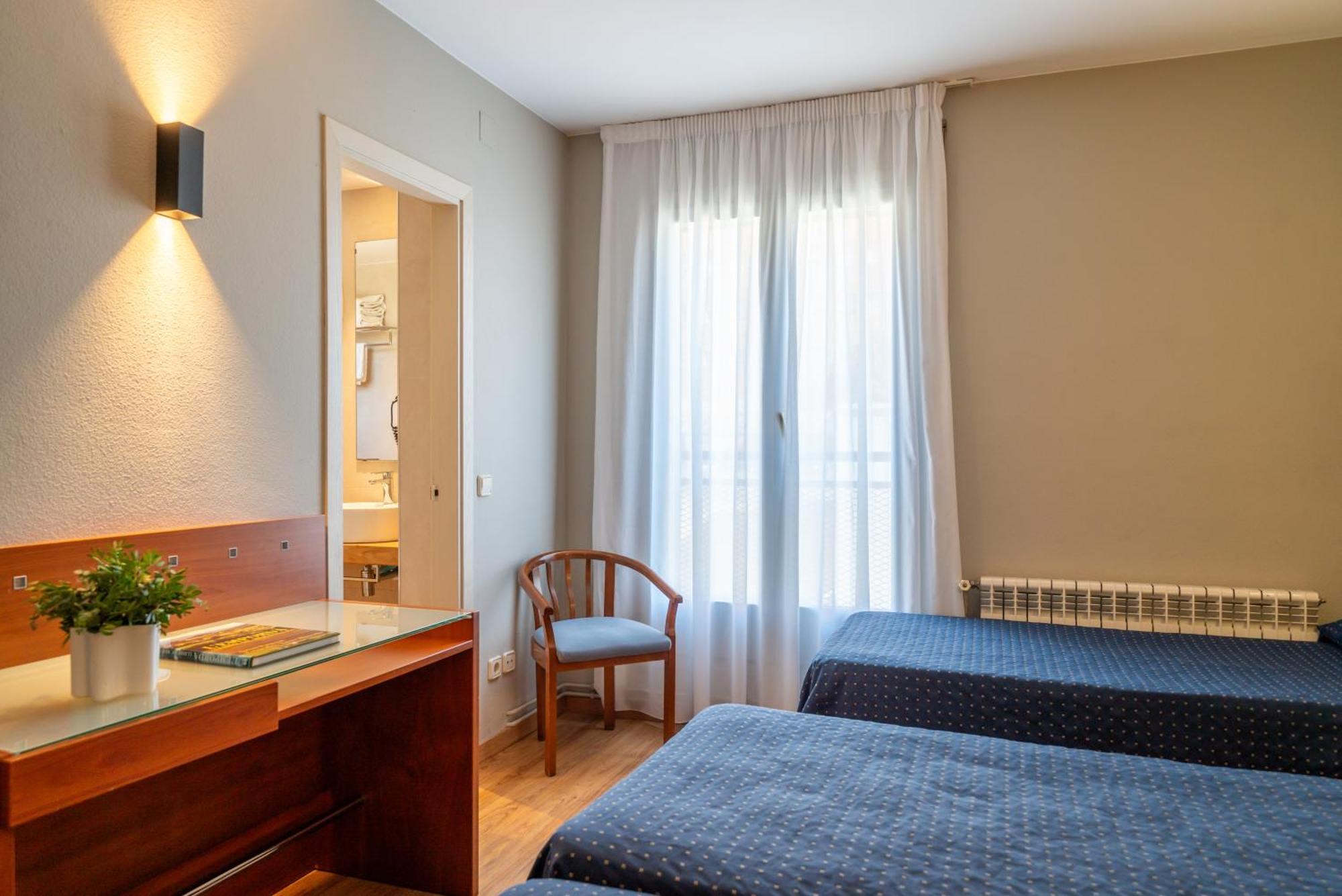Hotel J. Balmes Vic Dış mekan fotoğraf