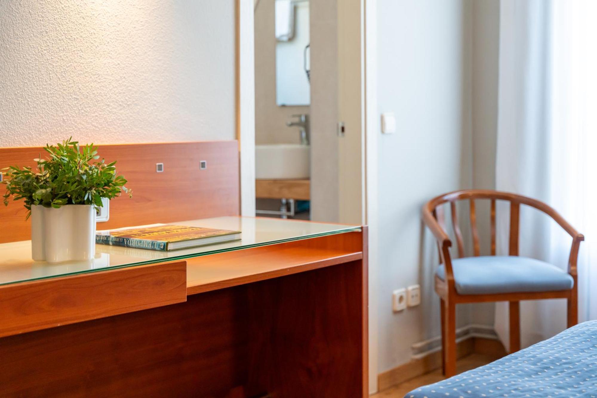 Hotel J. Balmes Vic Dış mekan fotoğraf