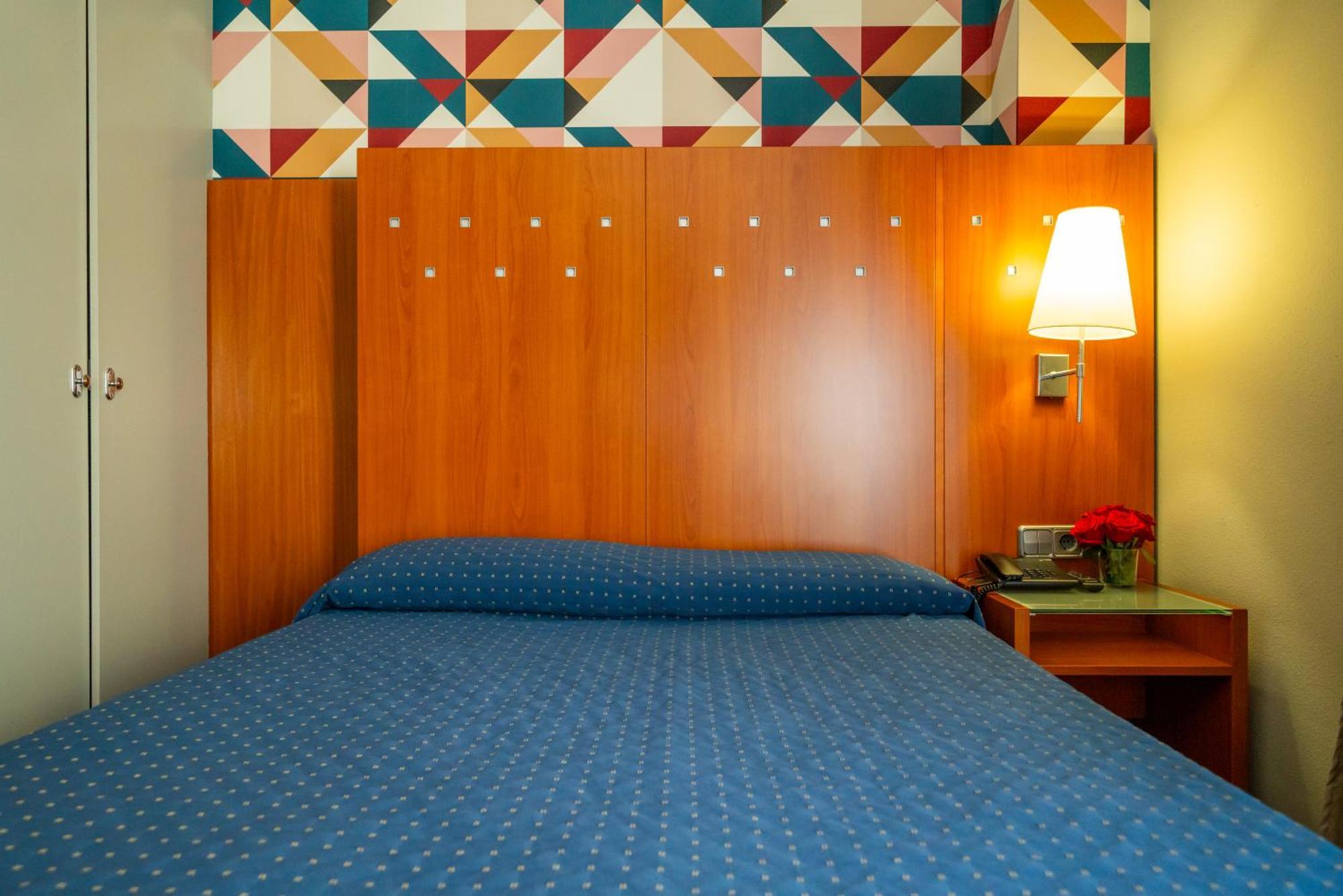 Hotel J. Balmes Vic Dış mekan fotoğraf