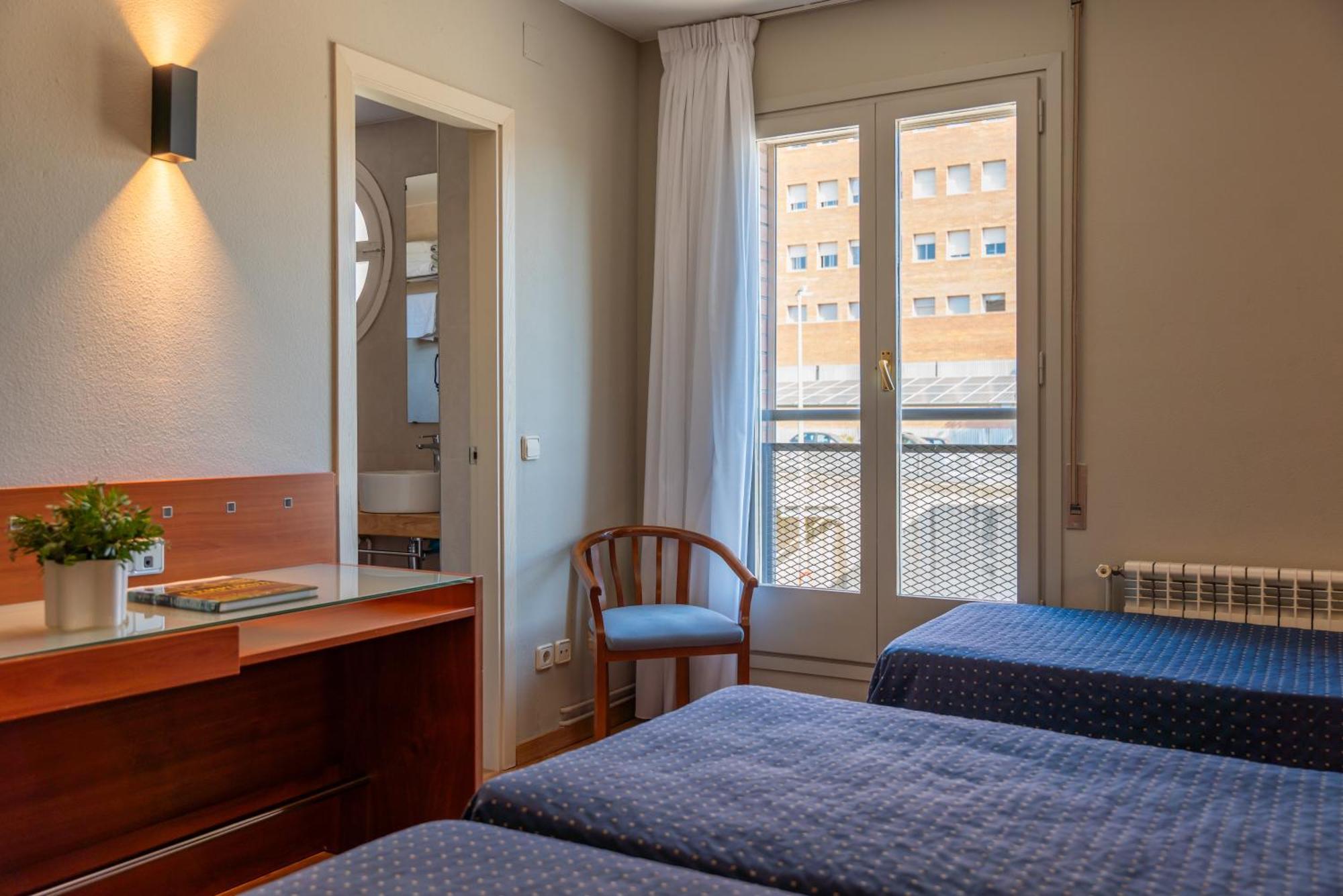 Hotel J. Balmes Vic Dış mekan fotoğraf