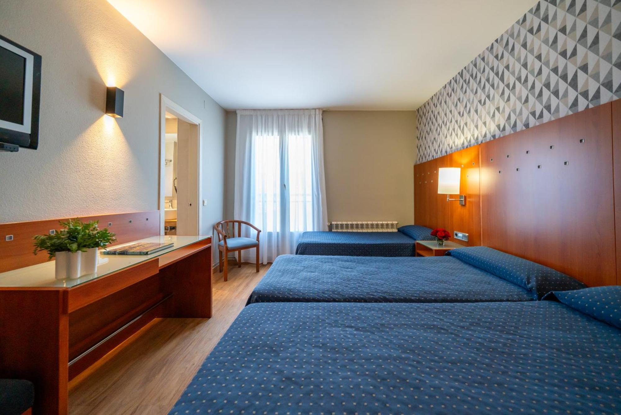 Hotel J. Balmes Vic Dış mekan fotoğraf