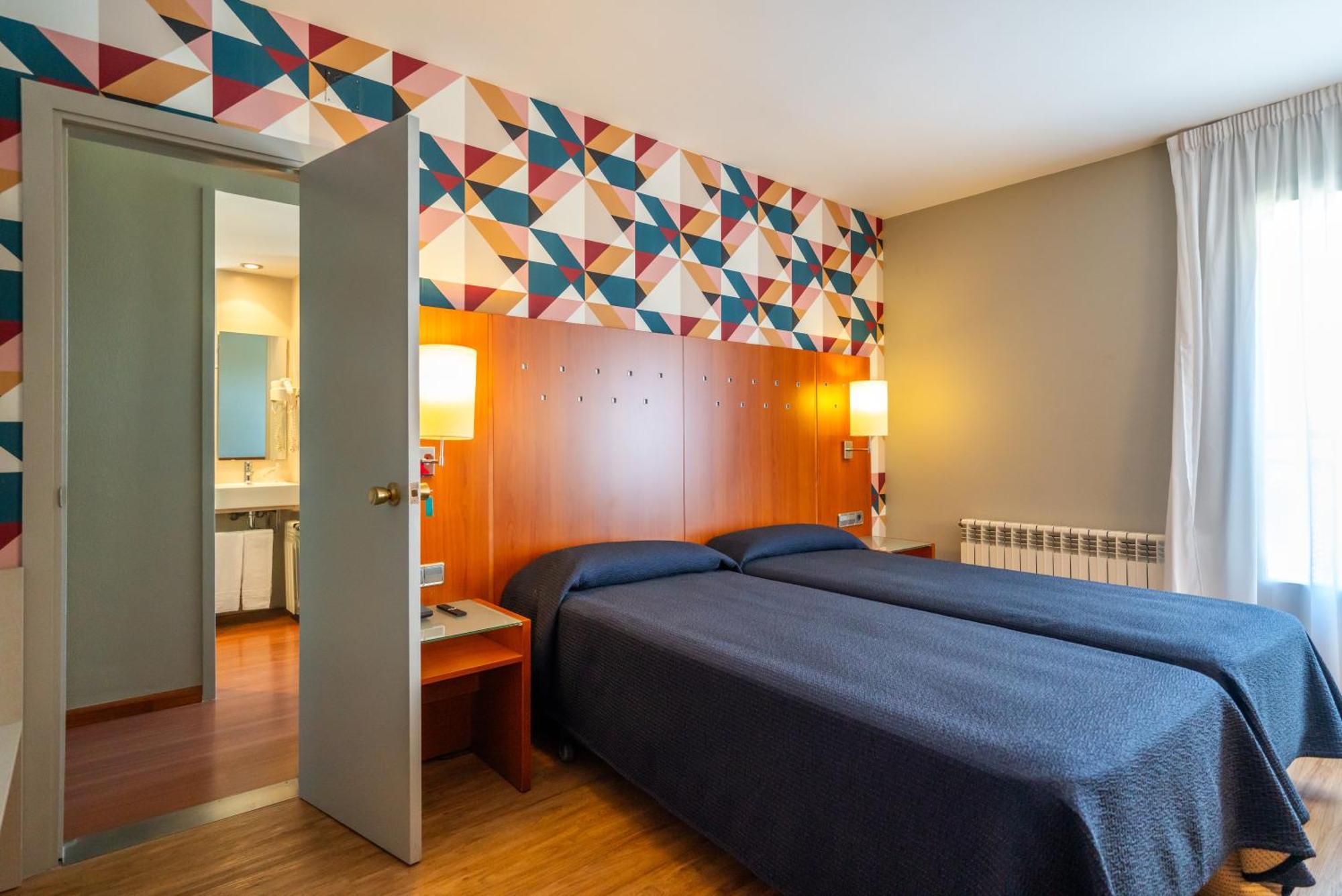 Hotel J. Balmes Vic Dış mekan fotoğraf