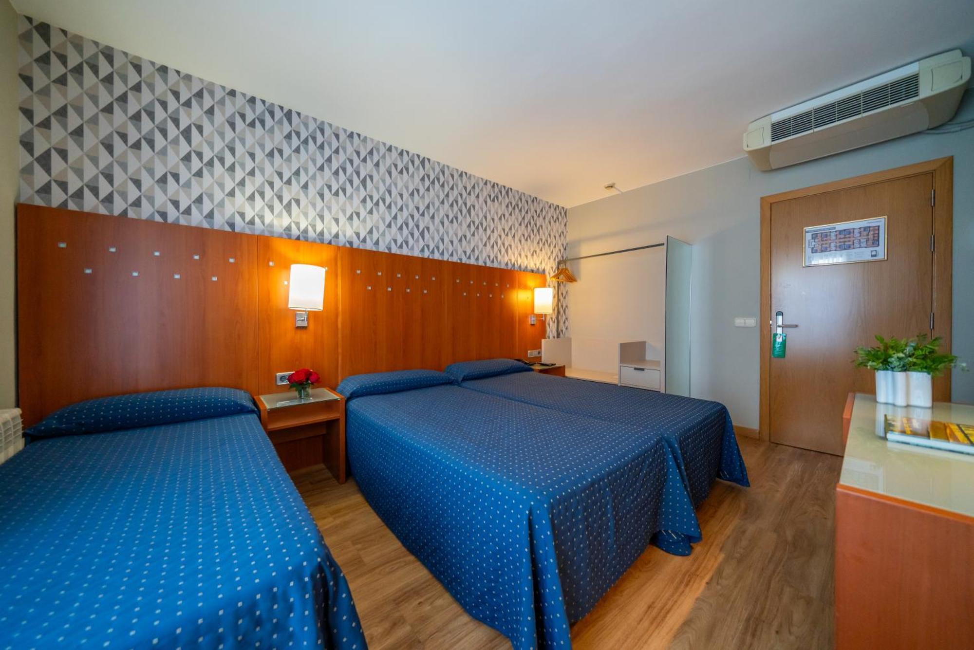 Hotel J. Balmes Vic Dış mekan fotoğraf